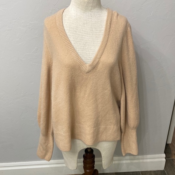 Madewell V- Neck tan sweater size medium - Picture 1 of 9